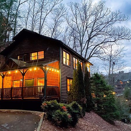Spacious Resort Log Cabin, Easy Drive, Hot Tub, Arcade Gameroom, Mountain Vibe Гетлинбург Екстериор снимка