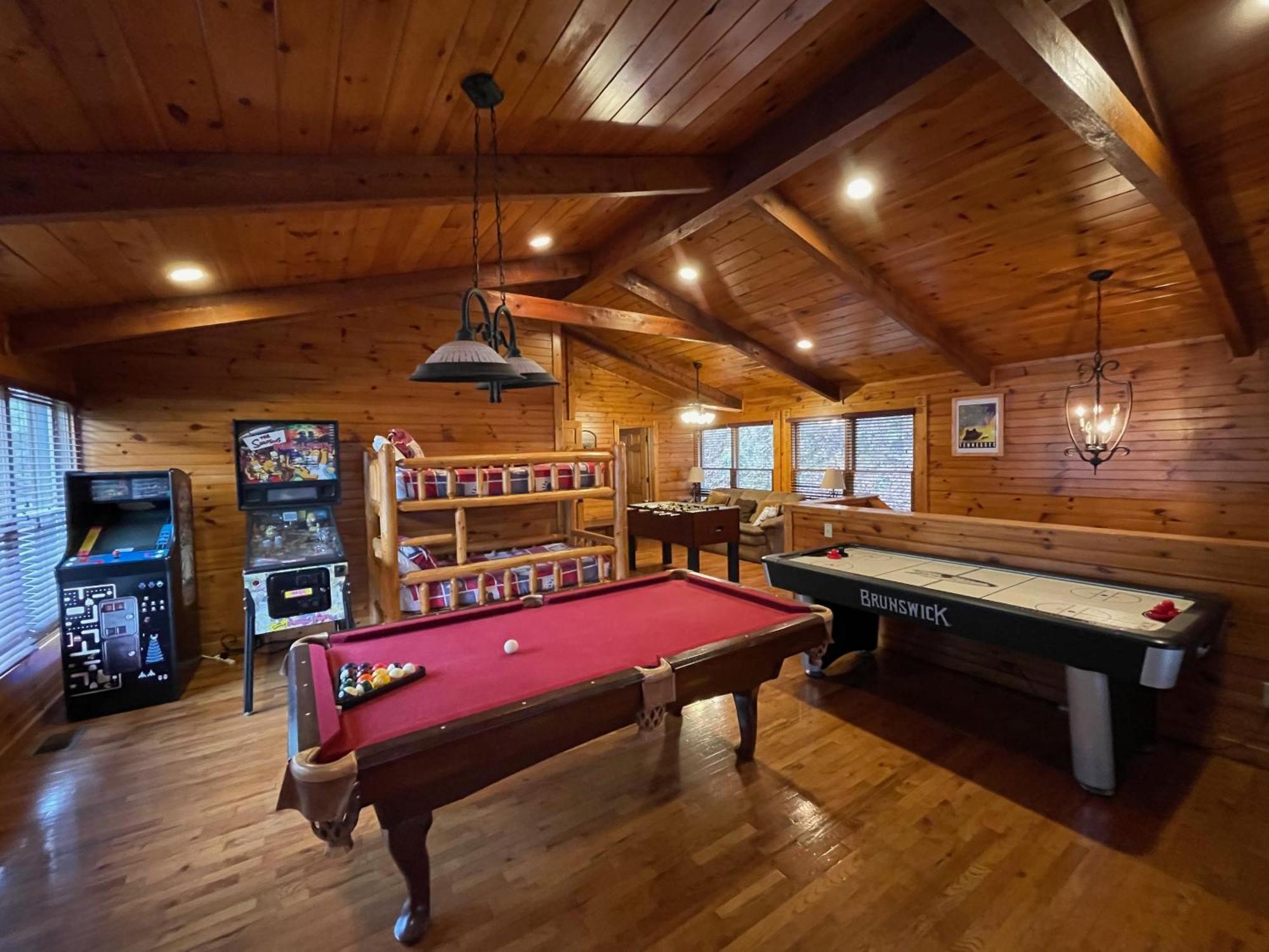 Spacious Resort Log Cabin, Easy Drive, Hot Tub, Arcade Gameroom, Mountain Vibe Гетлинбург Екстериор снимка