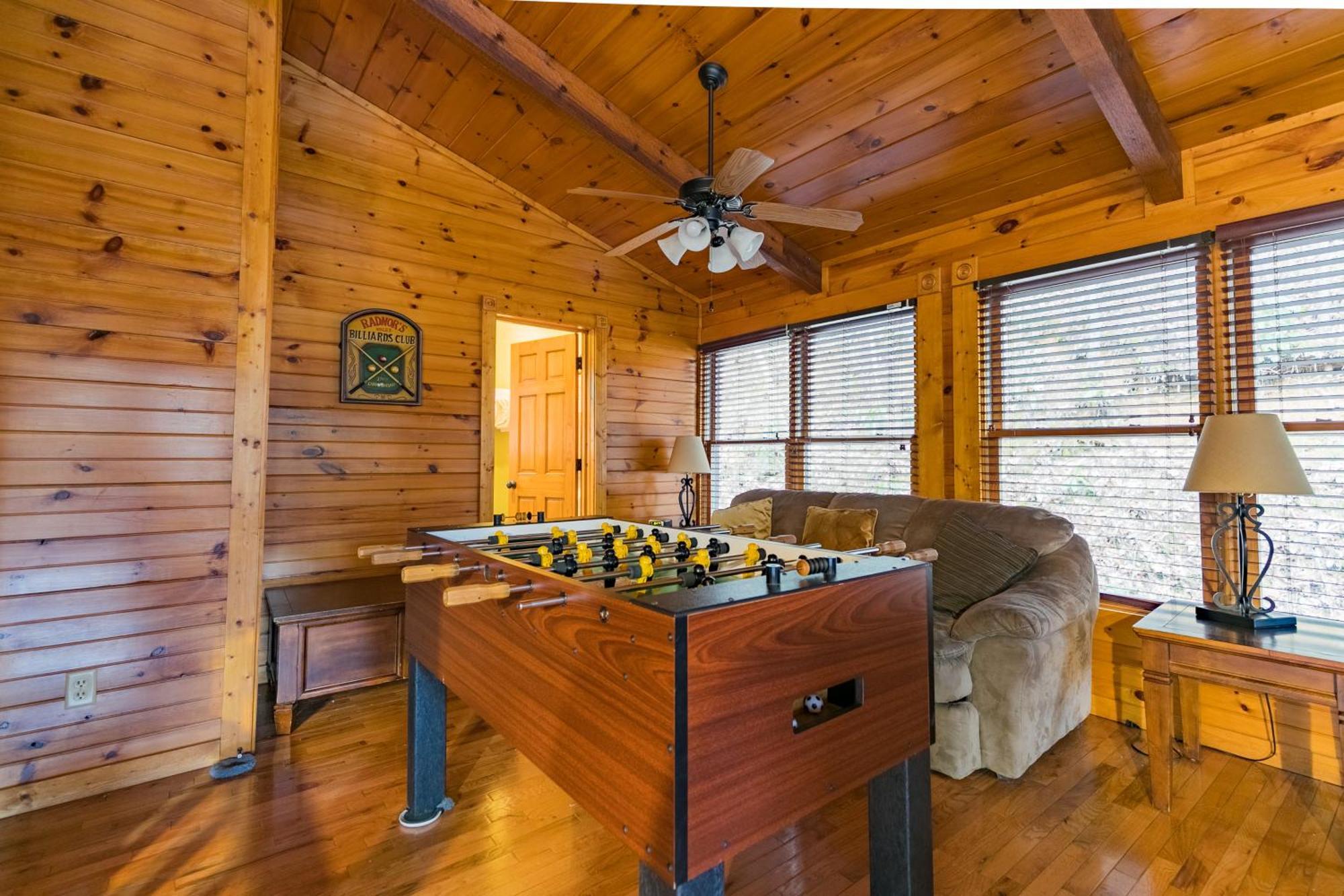 Spacious Resort Log Cabin, Easy Drive, Hot Tub, Arcade Gameroom, Mountain Vibe Гетлинбург Екстериор снимка